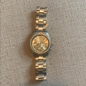 Nice Faux Gold Watch with Details around Face